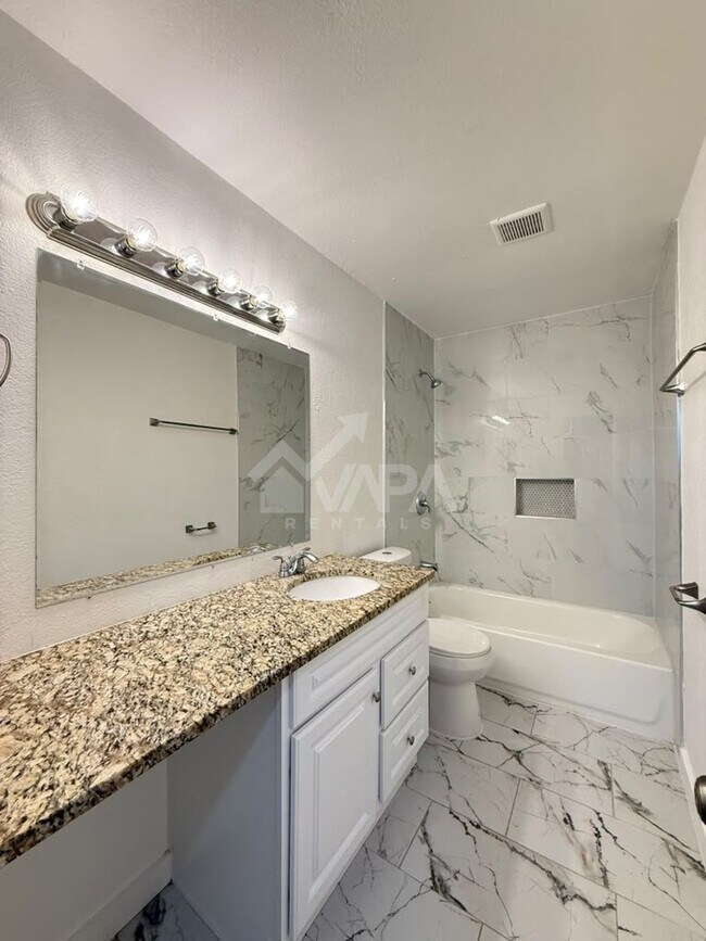Building Photo - 9840 Logans Ridge Dr