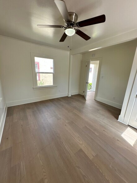 Oversized bedroom - 957 W 45th St
