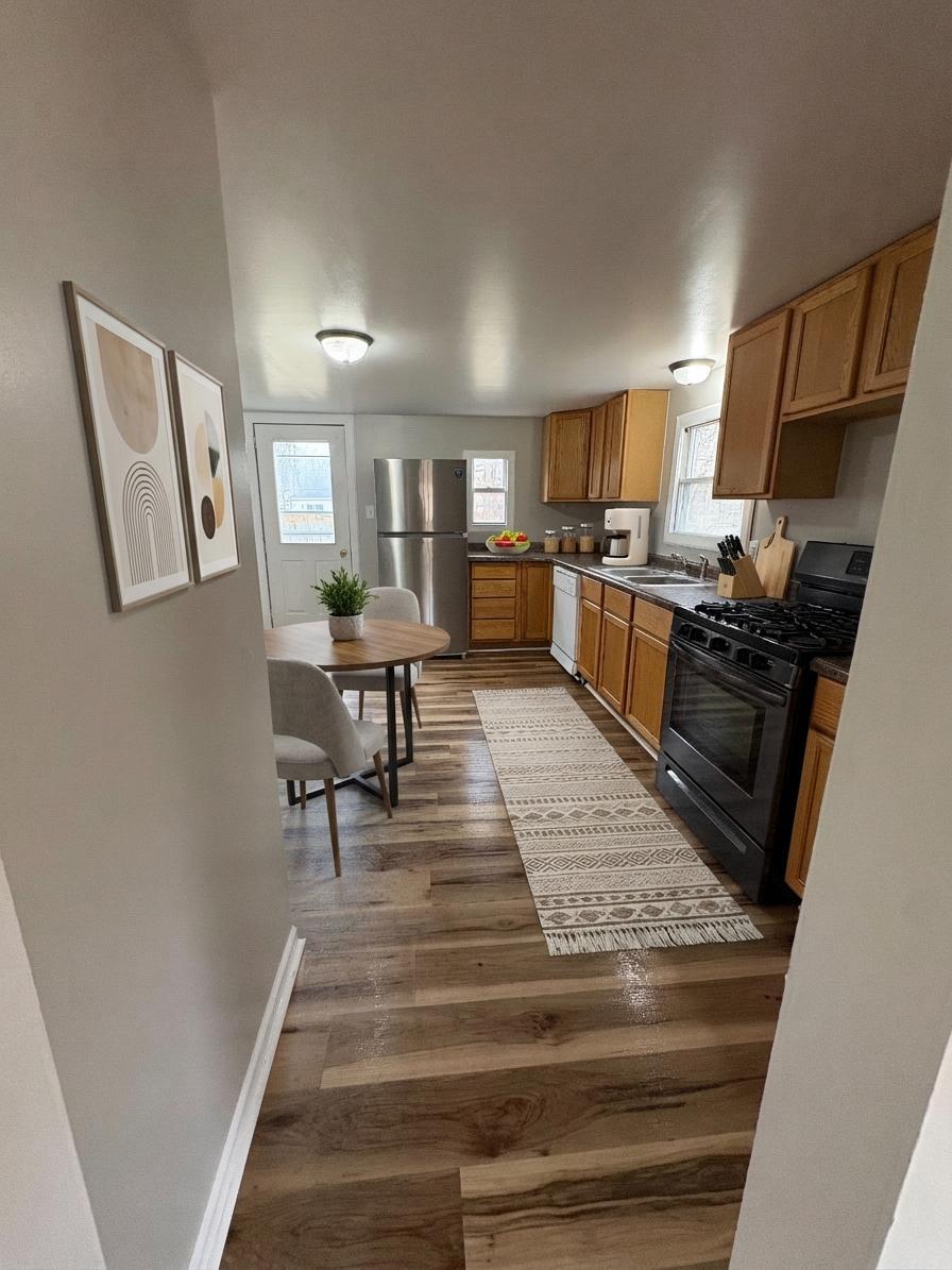 Building Photo - 205 S Broadway St