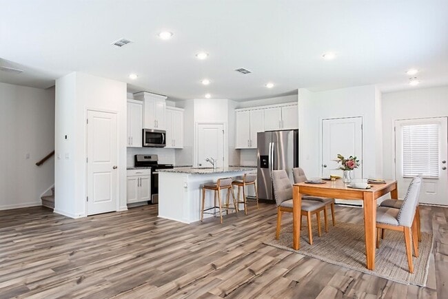 Building Photo - 364 White Tail Rd