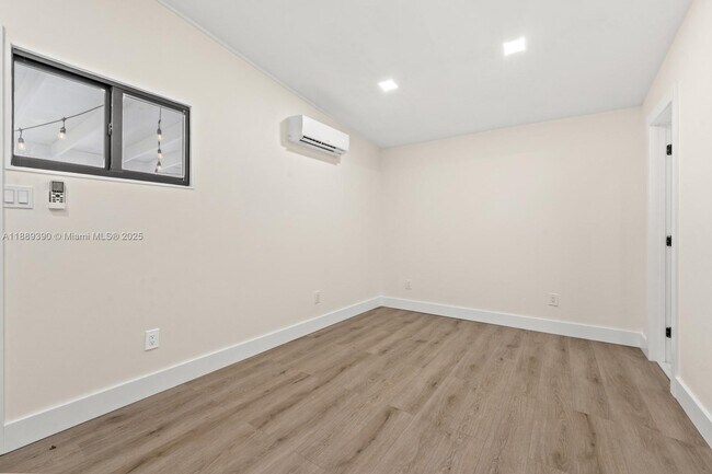 Building Photo - 9370 Nassau Dr