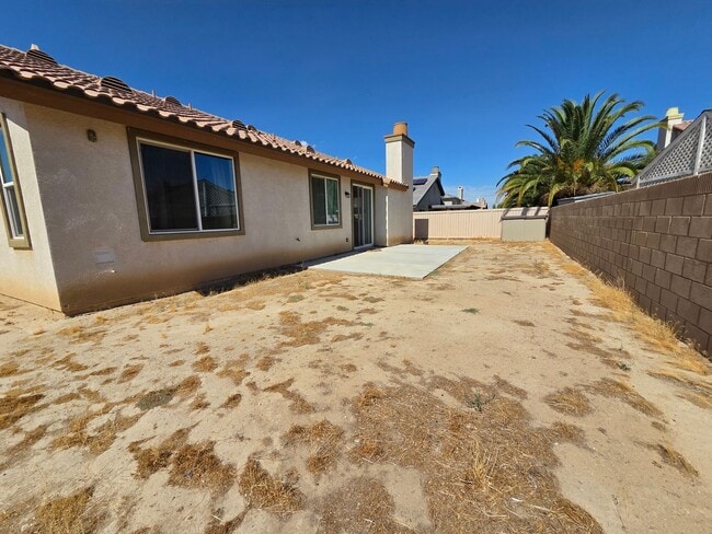 Building Photo - New Listing!