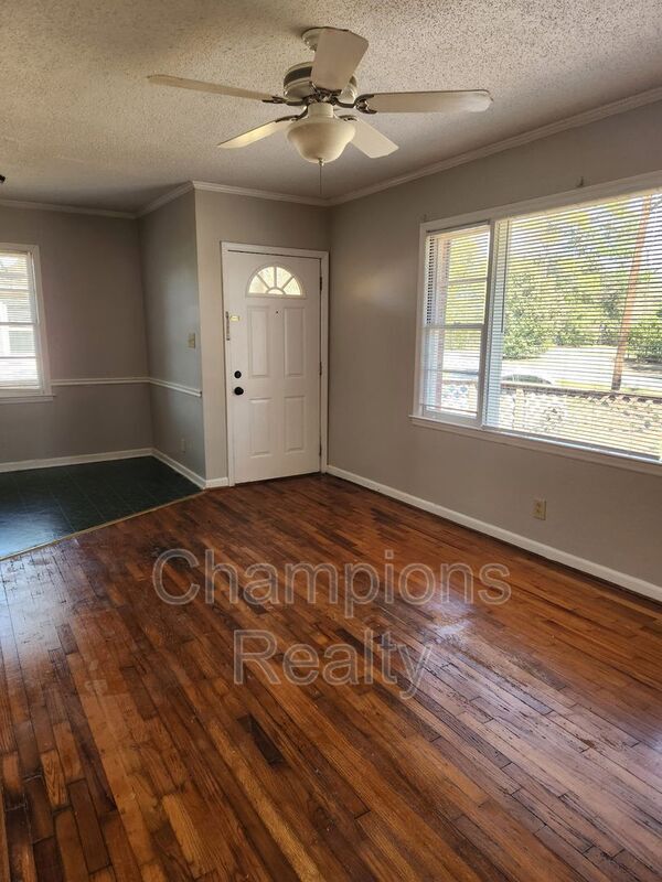 Building Photo - 5415 Eugenia Ave