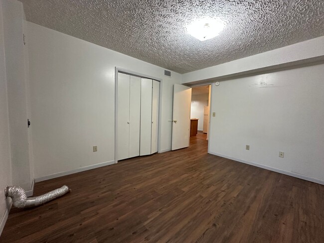 Building Photo - 1 Bedroom / 1 Bath Apartment  Kingsport TN