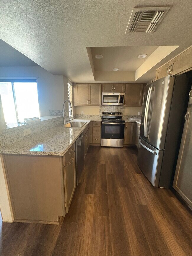 Building Photo - 5095 W Kadota Ave