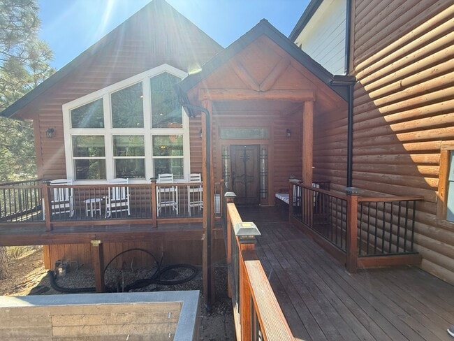 Building Photo - Stunning 4-Bedroom Home with Amazing Views...