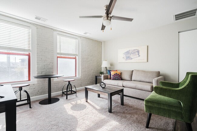 Building Photo - 615 N East St