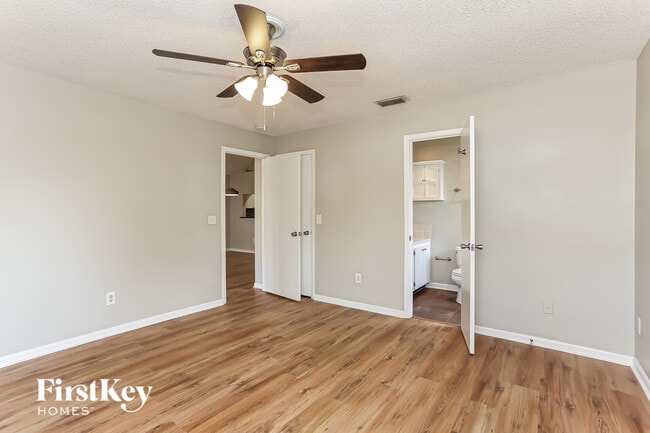 Building Photo - 1383 Cove Landing Dr