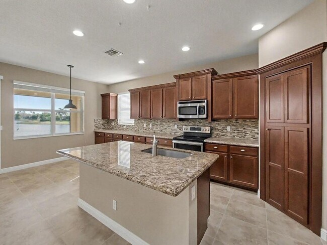 Building Photo - 12115 SW Bennington Cir