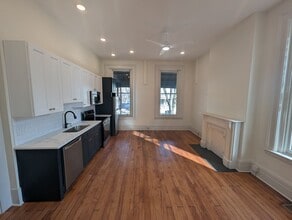 Building Photo - Newly renovated, modern apartment in historic Covington