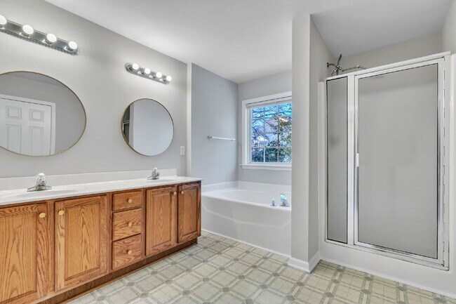 Building Photo - Beautifully Appointed 4BR Home Featuring a Screened Porch, Spacious Living Areas & Community Pool...