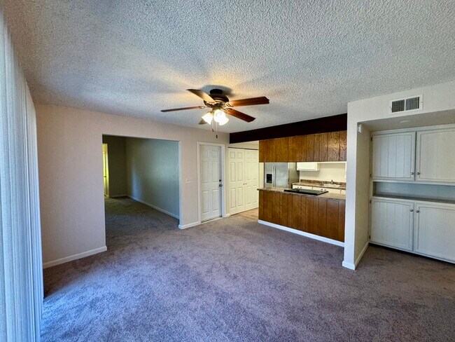 Building Photo - 2/2 duplex in Fair Oaks
