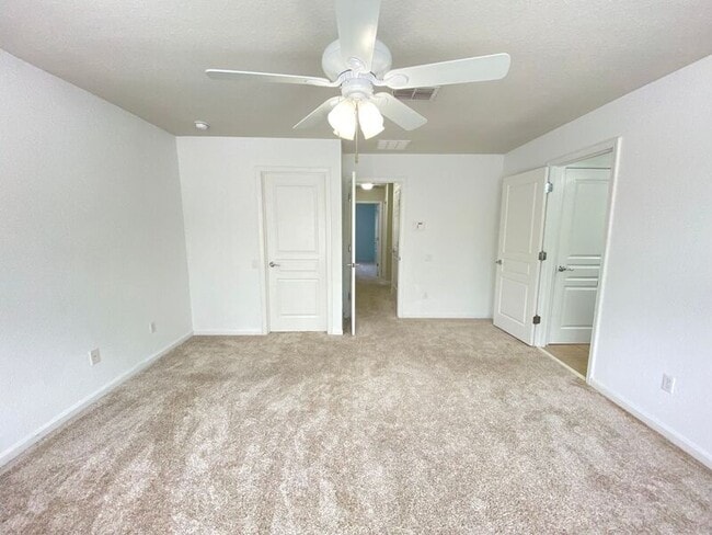 Building Photo - 12856 Salomon Cove Dr