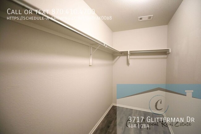 Building Photo - Move in special $900!  Beautiful 4 bed / 2...