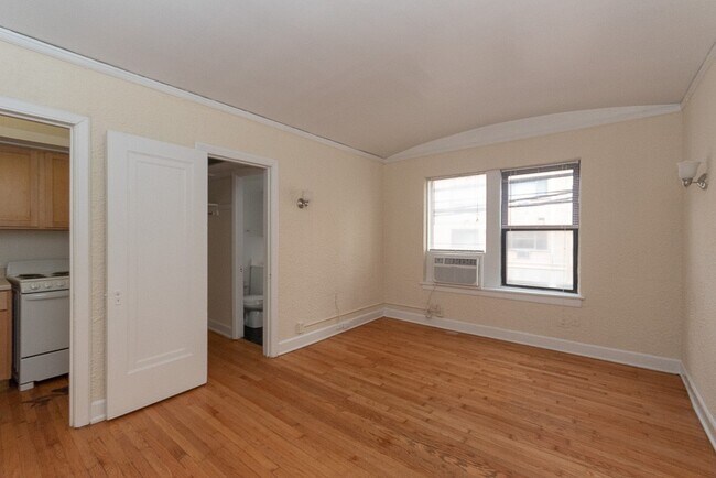 Building Photo - 539 W Arlington Pl