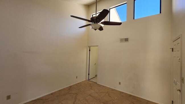Building Photo - 2 Bedroom Condo Unit in the Amber Hills Co...