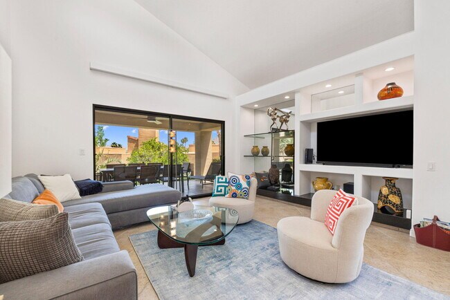 Building Photo - 73416 Mariposa Dr