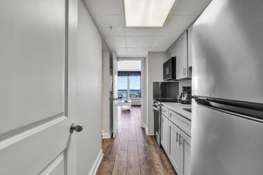 Building Photo - 2300 N Ocean Blvd