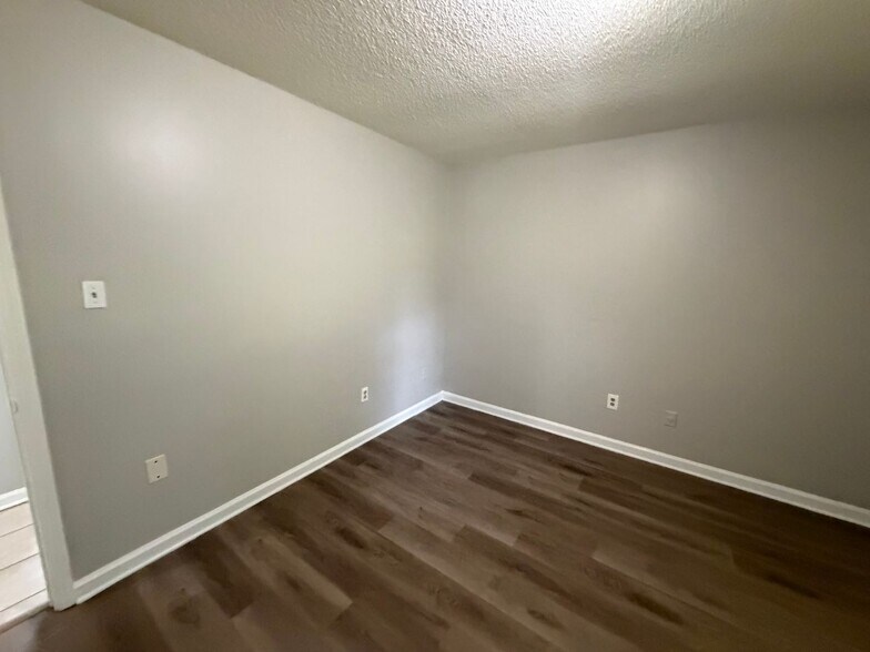 Building Photo - 5596 Karen Dr