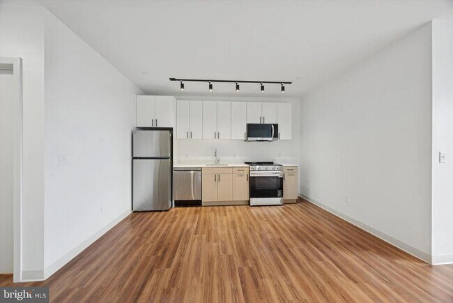 Building Photo - 4240 Chestnut St