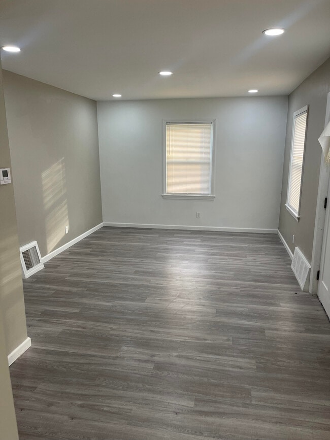 Building Photo - 869 Seward Ave