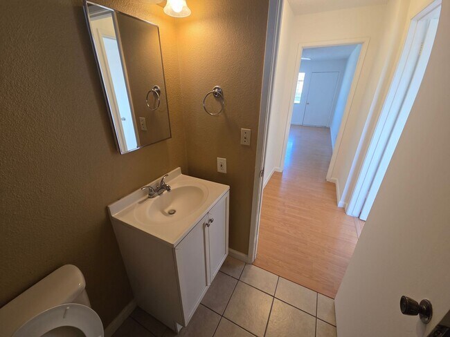 Building Photo - L. Street Duplex