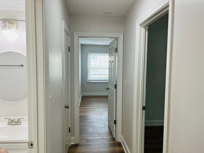 Building Photo - Wow! Newly renovated 2 bedroom 2 bathroom unit in Lithonia. Must see!