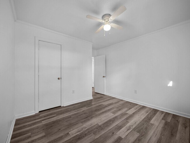 Building Photo - Ravenwood Apartments!!