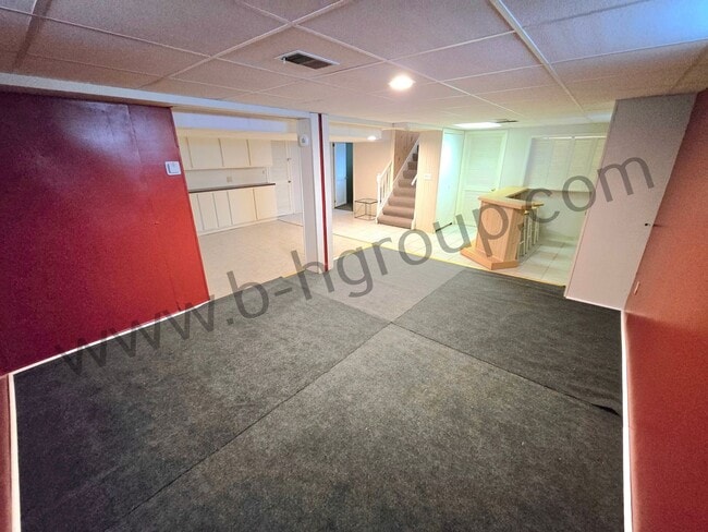 Building Photo - Great Location!