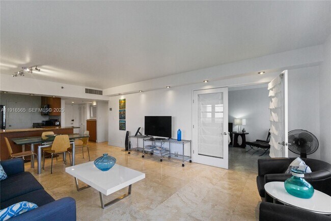 Building Photo - 100 Lincoln Rd