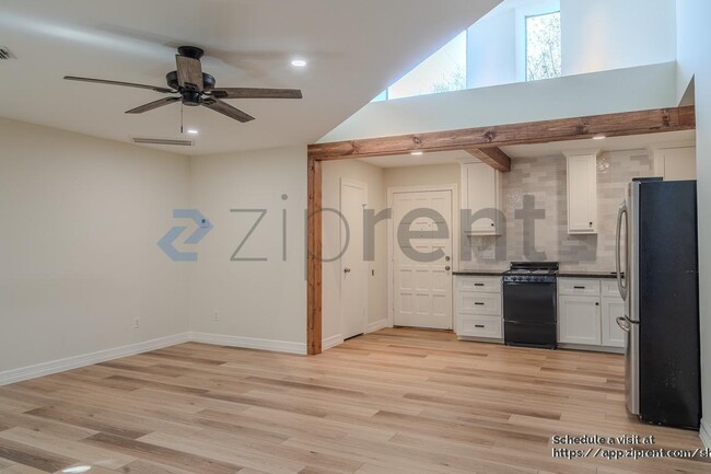 Building Photo - 4031 Leeshire Dr