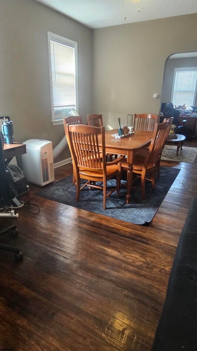 Building Photo - 130 Wilmer St