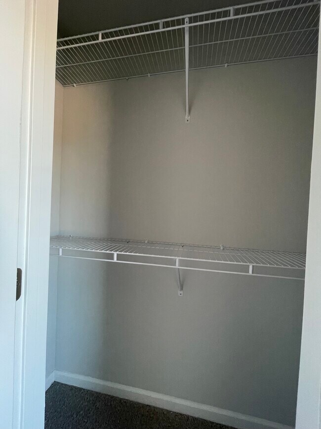 Building Photo - 112 Briarwood Dr E