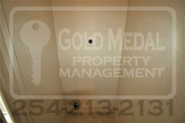 Building Photo - 2807 Leroy Cir