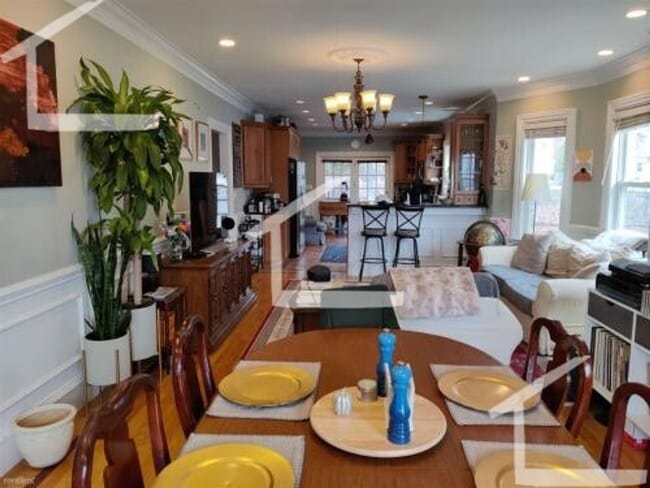 Building Photo - Charming 4 Bedroom-No Broker Fee