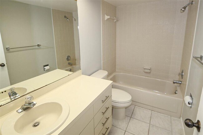 Building Photo - 3203 Landmark Dr