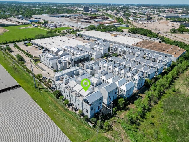 Building Photo - 5919 E Post Oak Ln