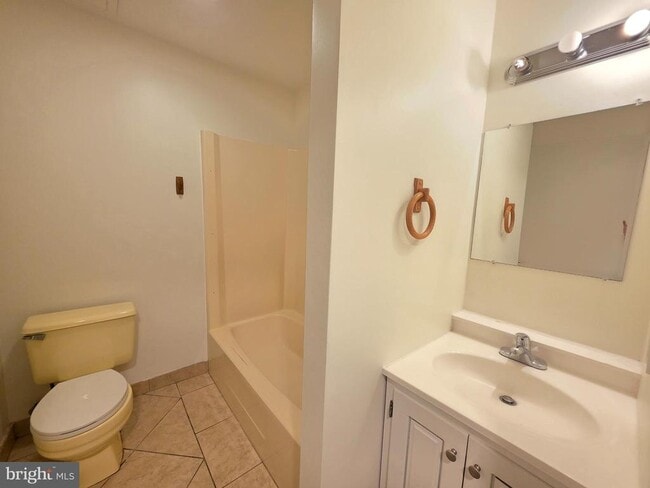 Building Photo - 13 Sailors Way