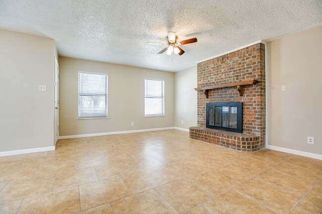 Building Photo - 4 Bedroom Home in Paulann!