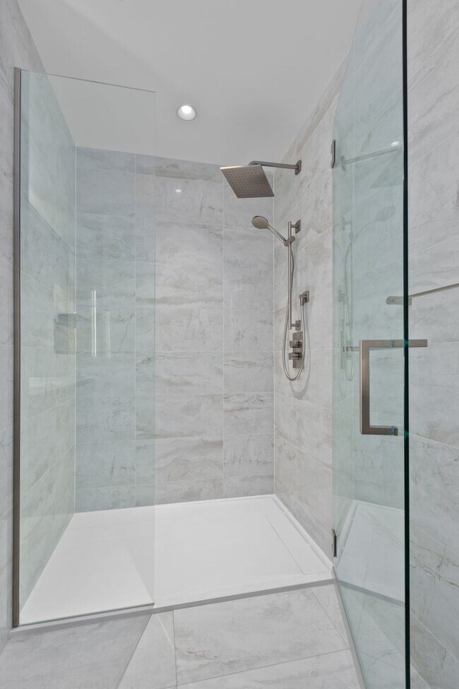 Building Photo - Luxury Executive Condo w/AC in the Heart o...