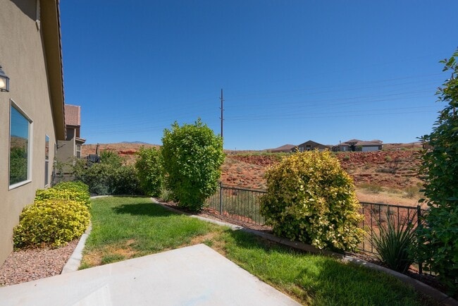 Building Photo - Pet Friendly-Beautiful 3 bed 2 bath home w...