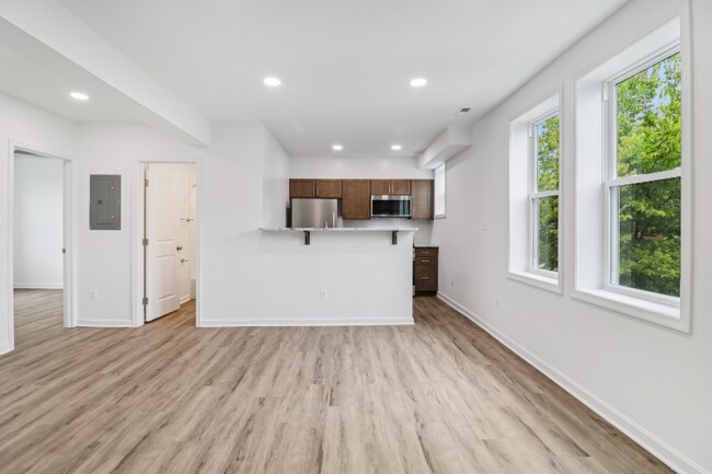 Building Photo - 303 Seaton Pl NE