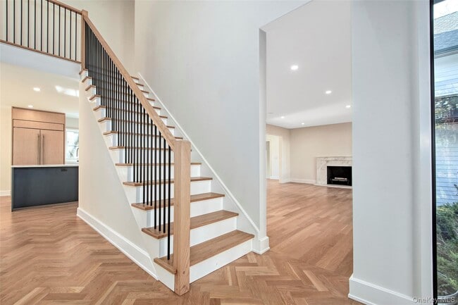 Building Photo - 2 Myrtledale Rd