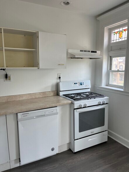 Building Photo - 370 S Negley Ave