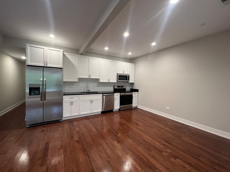 Building Photo - 4636 N Malden St