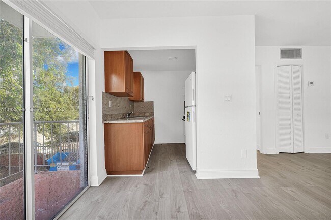 Building Photo - 8295 NE Miami Ct