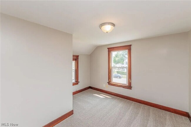 Building Photo - 3 Bedroom 1 Bathroom House in Lorain