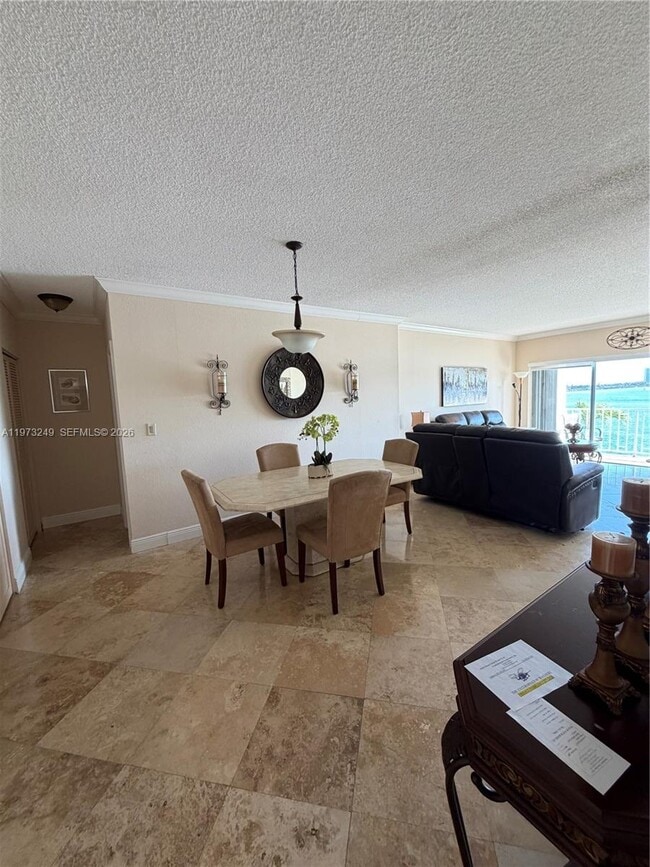 Building Photo - 500 Bayview Dr