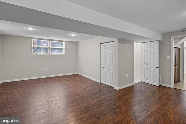 Building Photo - 328 Edgemere Dr