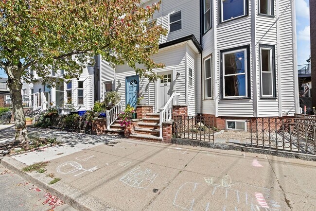 Building Photo - 178 Webster St